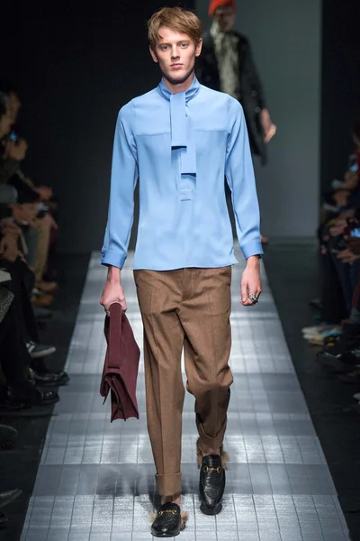 Look 19